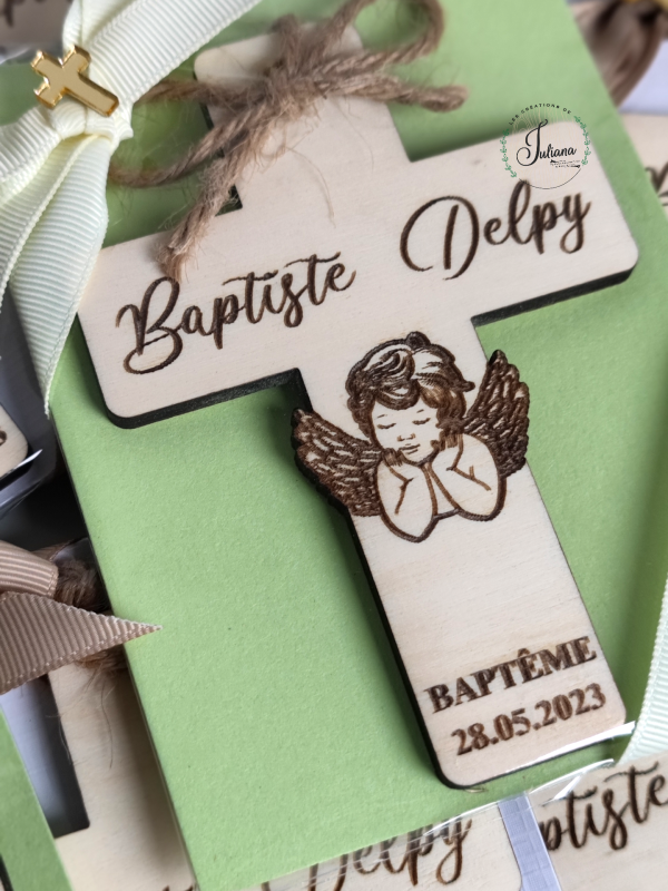 Croix Latine aimantée "Baptême" – Image 4