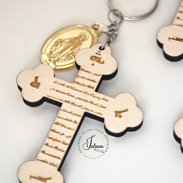 Porte-clés croix et médaille