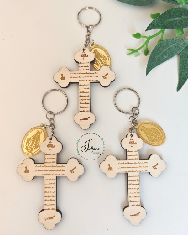 Porte-clés croix et médaille – Image 2